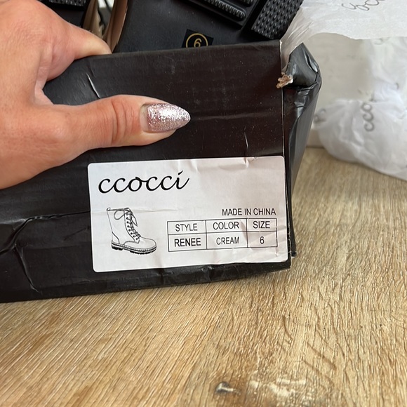 6 size. Brand New . Never Worn. Gifted to me, too small. - Picture 7 of 8